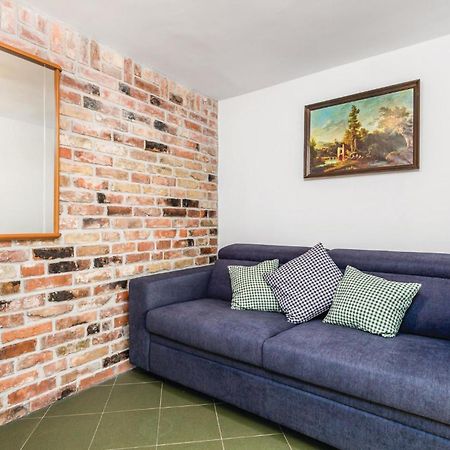 1 Bedroom Gorgeous Apartment In ロヴラン エクステリア 写真