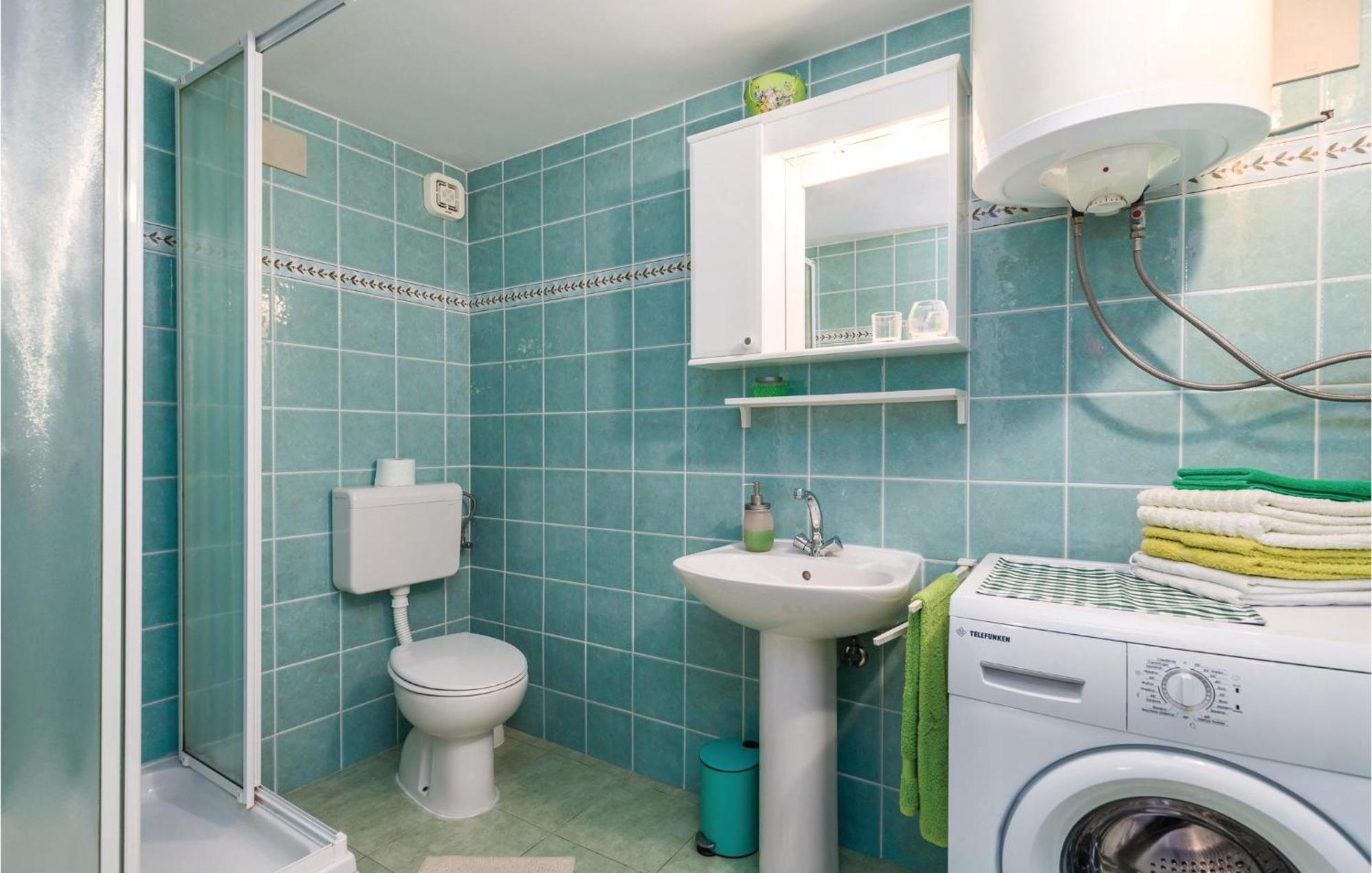 1 Bedroom Gorgeous Apartment In ロヴラン エクステリア 写真