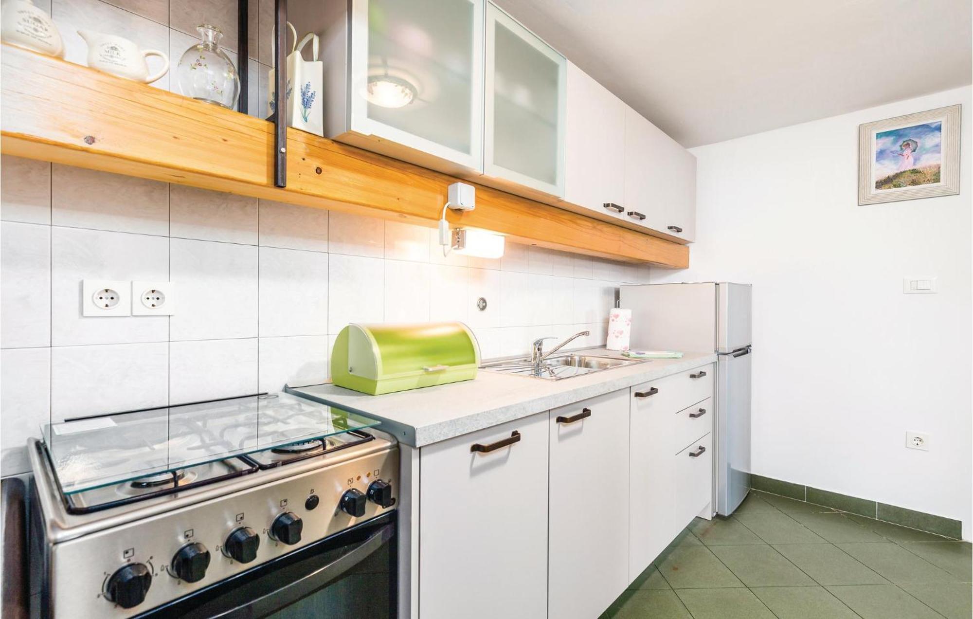 1 Bedroom Gorgeous Apartment In ロヴラン エクステリア 写真