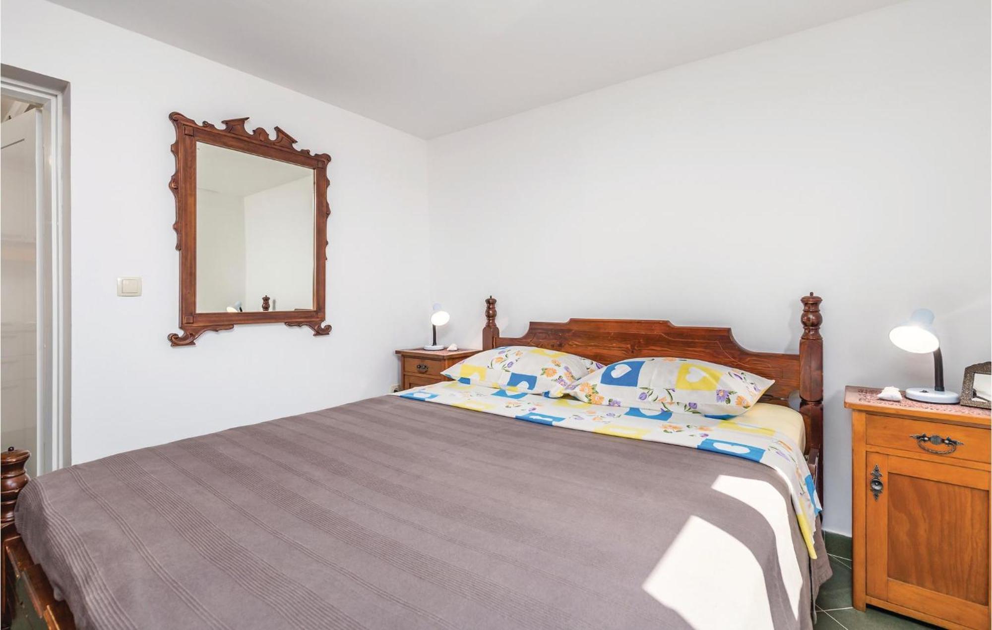 1 Bedroom Gorgeous Apartment In ロヴラン エクステリア 写真