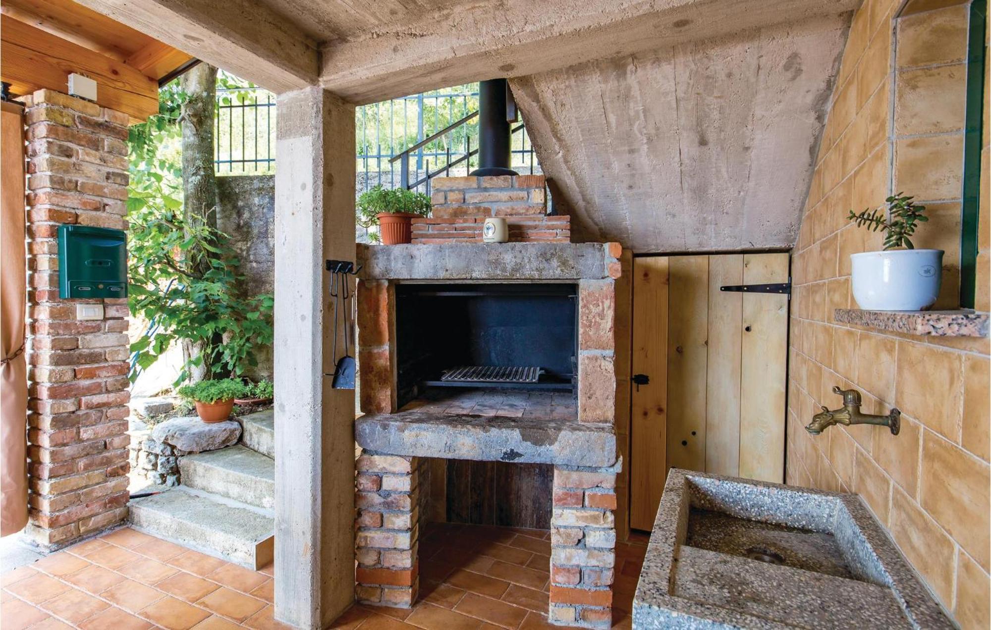 1 Bedroom Gorgeous Apartment In ロヴラン エクステリア 写真